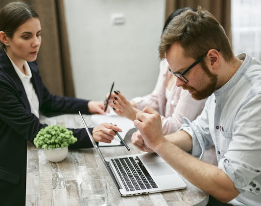 Comment gérer les critiques constructives pour améliorer votre entreprise